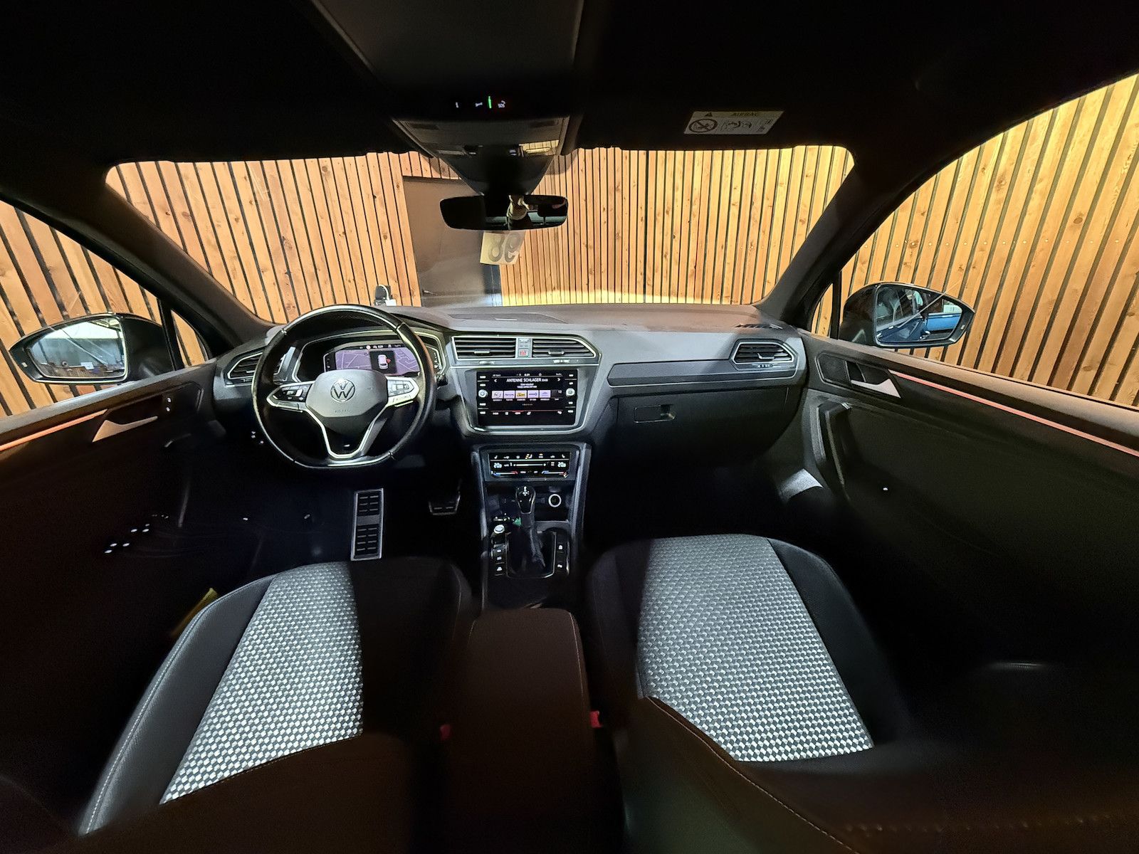 Fahrzeugabbildung Volkswagen Tiguan 1,5 TSI DSG *Navi*Matrix*AHK*Kam*Virtual*