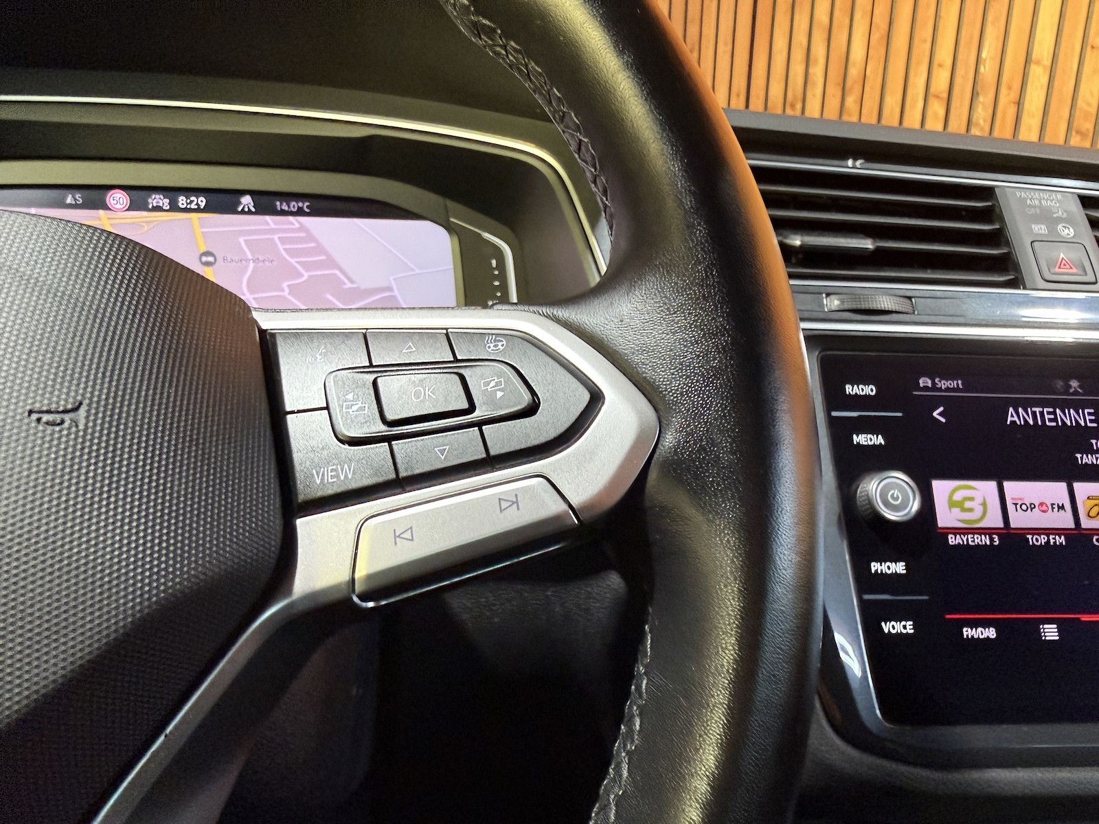 Fahrzeugabbildung Volkswagen Tiguan 1,5 TSI DSG *Navi*Matrix*AHK*Kam*Virtual*