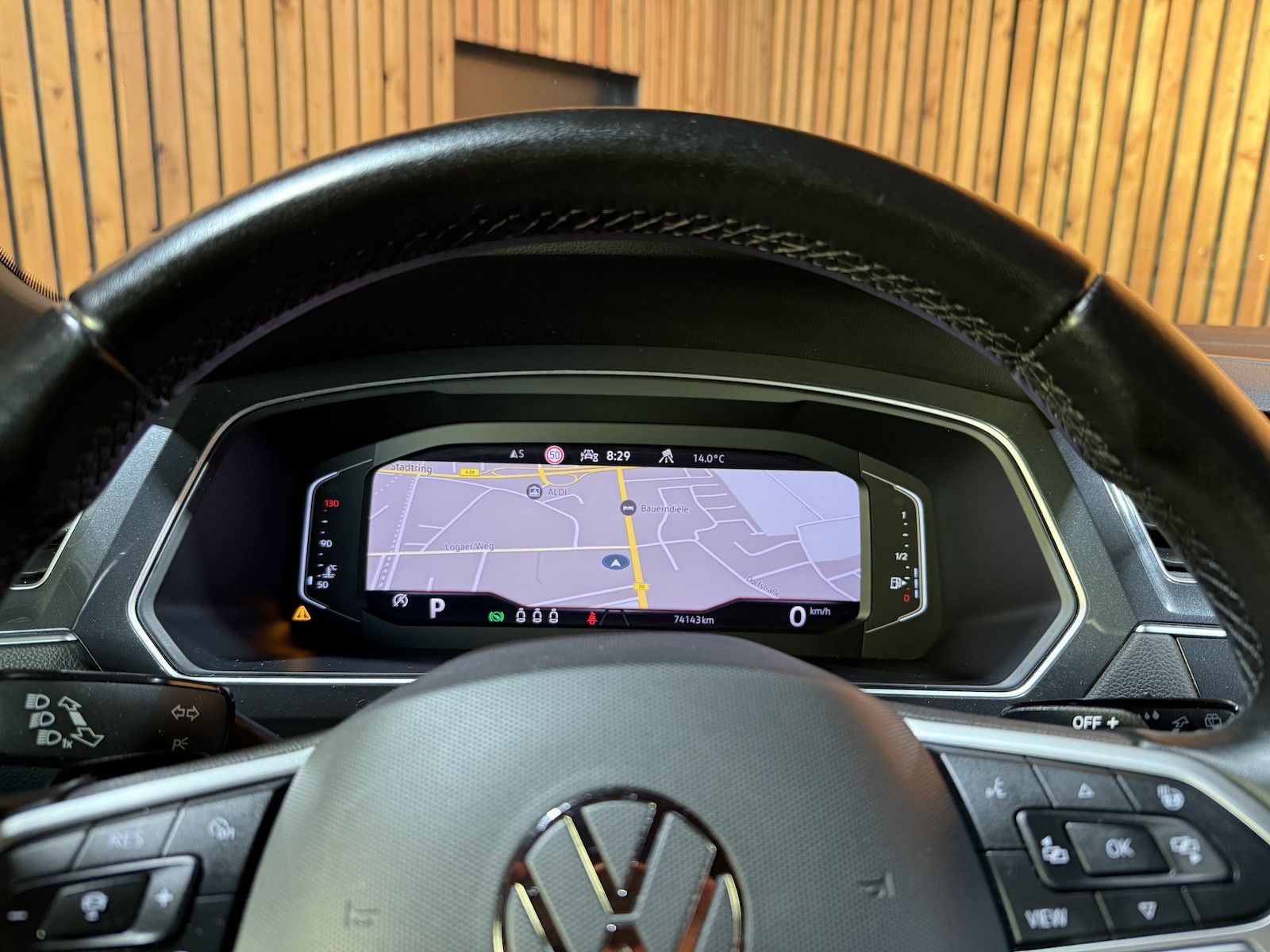 Fahrzeugabbildung Volkswagen Tiguan 1,5 TSI DSG *Navi*Matrix*AHK*Kam*Virtual*