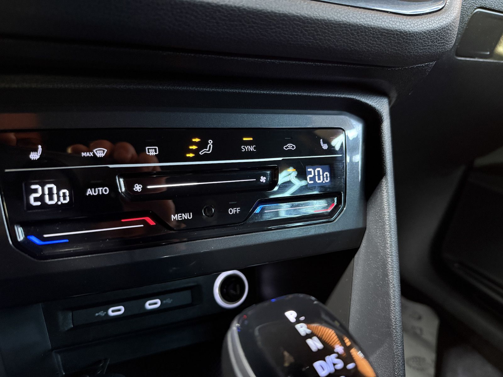 Fahrzeugabbildung Volkswagen Tiguan 1,5 TSI DSG *Navi*Matrix*AHK*Kam*Virtual*