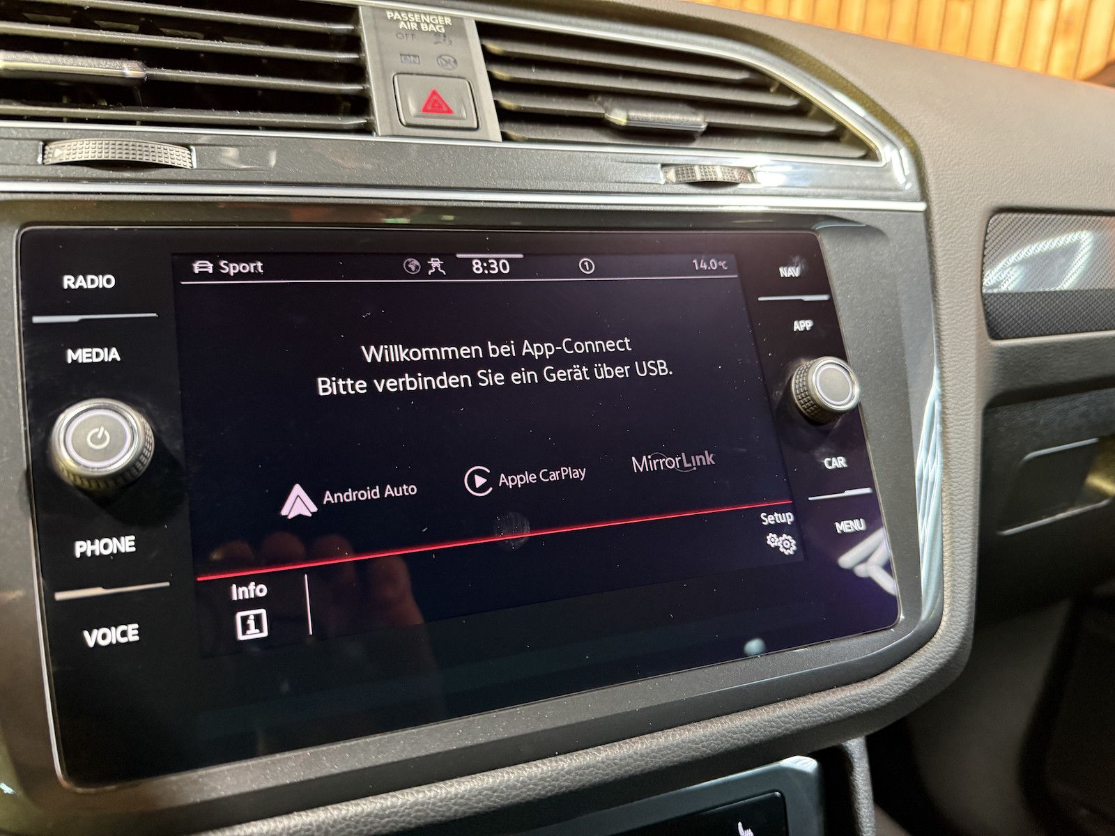 Fahrzeugabbildung Volkswagen Tiguan 1,5 TSI DSG *Navi*Matrix*AHK*Kam*Virtual*