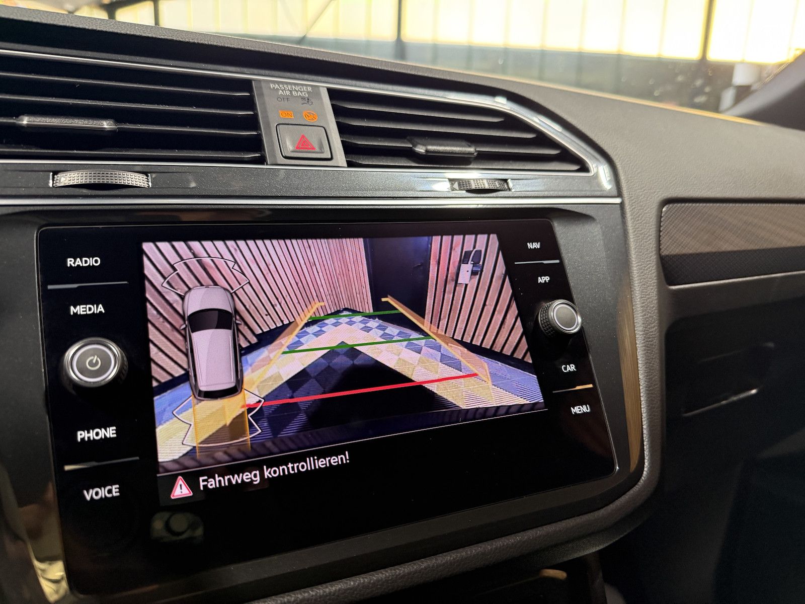 Fahrzeugabbildung Volkswagen Tiguan 1,5 TSI DSG *Navi*Matrix*AHK*Kam*Virtual*