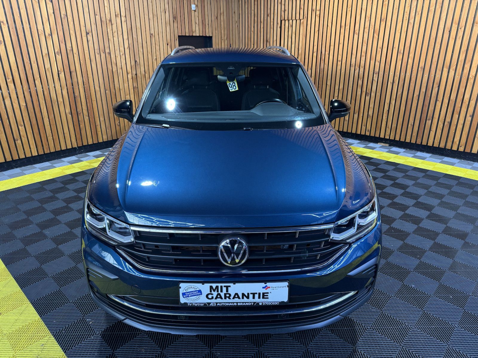 Fahrzeugabbildung Volkswagen Tiguan 1,5 TSI DSG *Navi*Matrix*AHK*Kam*Virtual*