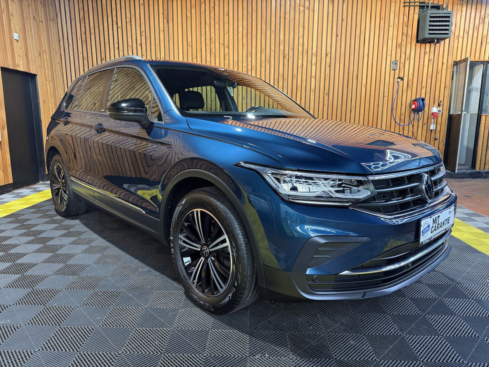 Fahrzeugabbildung Volkswagen Tiguan 1,5 TSI DSG *Navi*Matrix*AHK*Kam*Virtual*