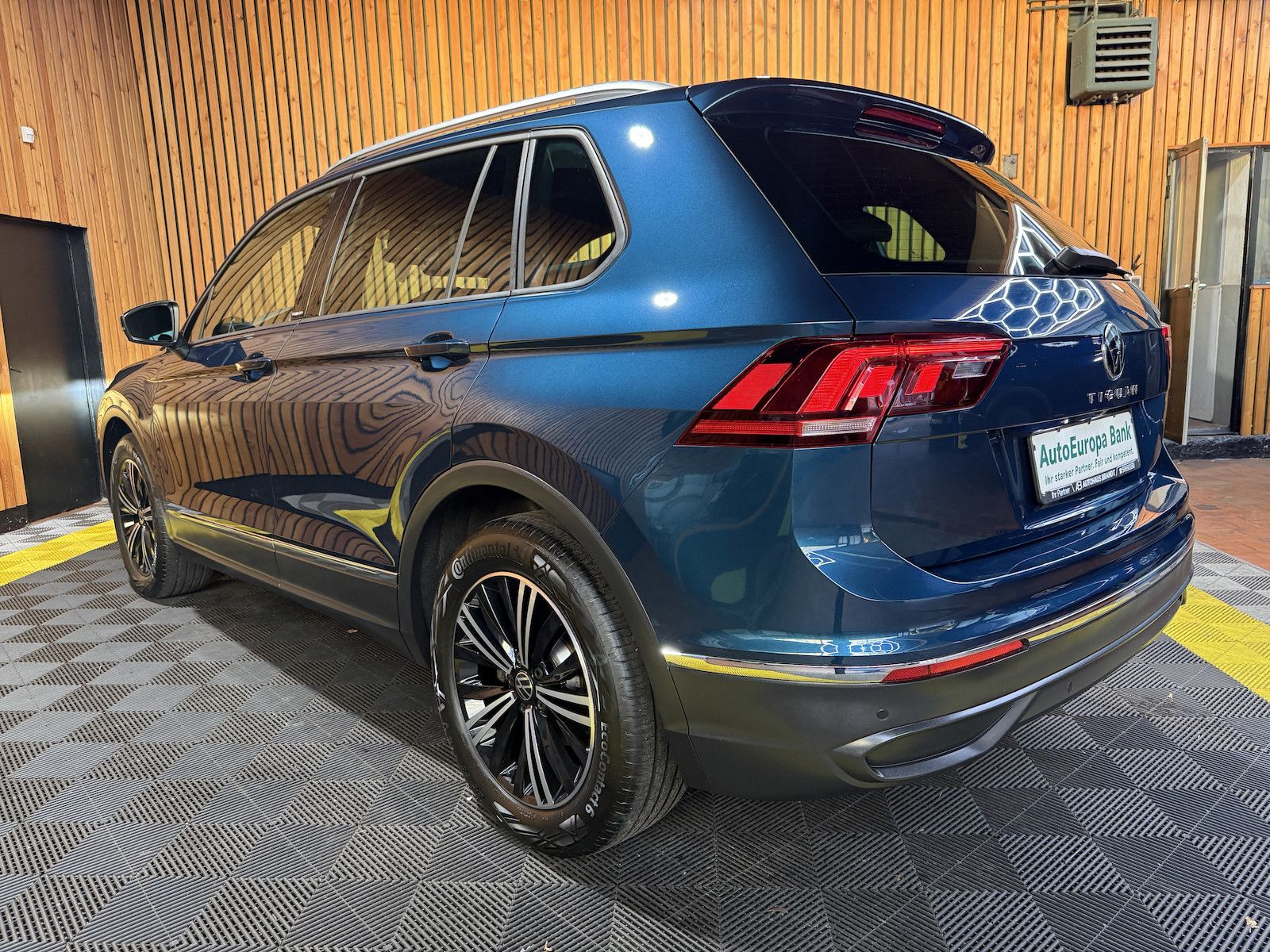 Fahrzeugabbildung Volkswagen Tiguan 1,5 TSI DSG *Navi*Matrix*AHK*Kam*Virtual*