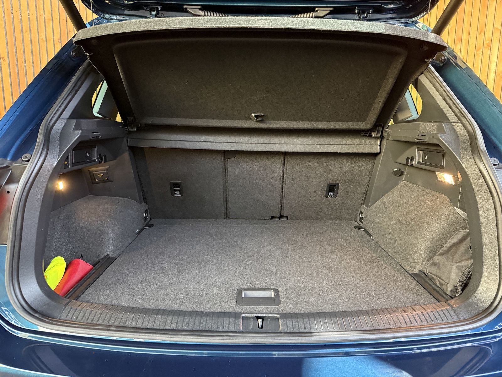 Fahrzeugabbildung Volkswagen Tiguan 1,5 TSI DSG *Navi*Matrix*AHK*Kam*Virtual*