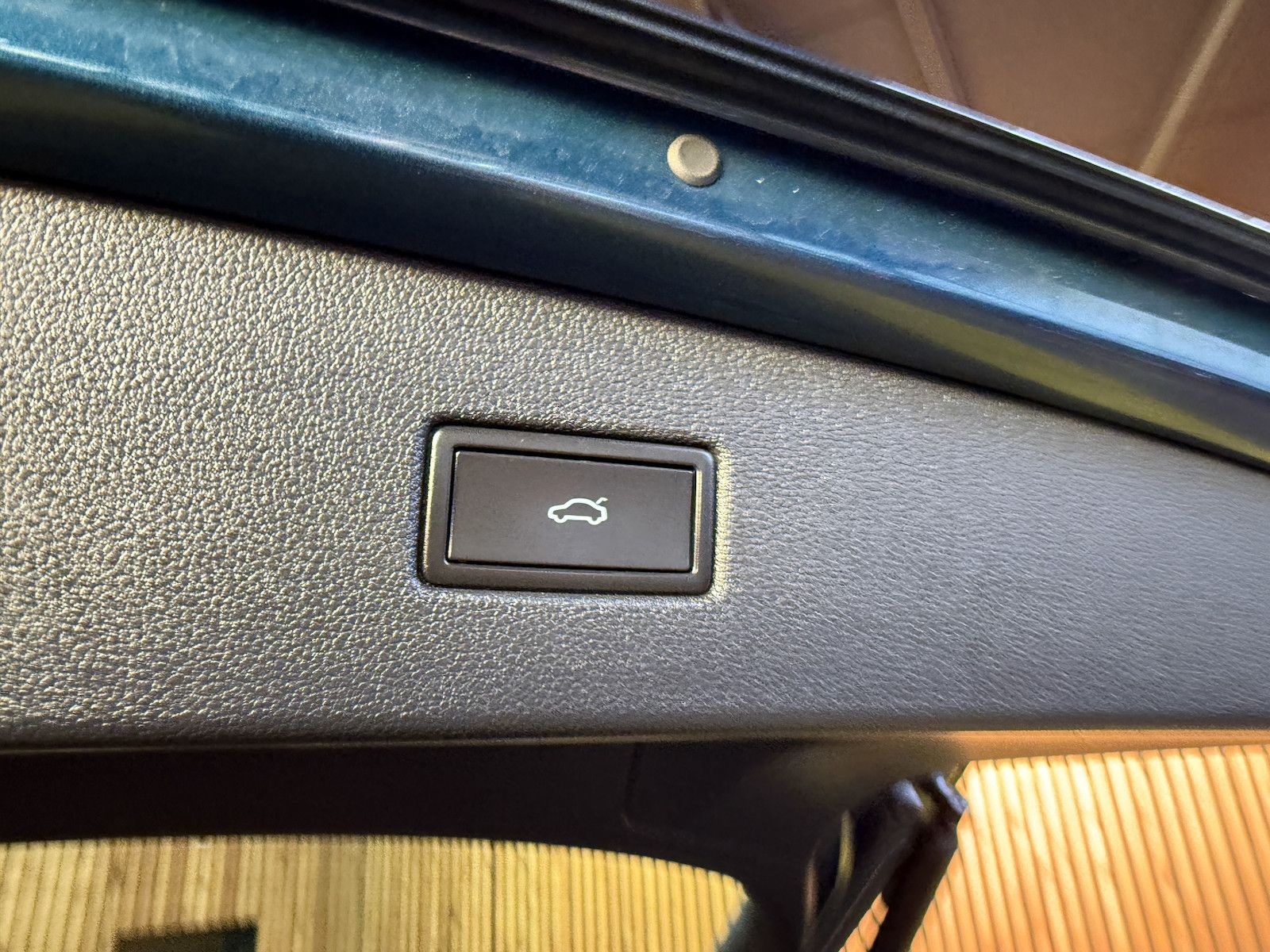 Fahrzeugabbildung Volkswagen Tiguan 1,5 TSI DSG *Navi*Matrix*AHK*Kam*Virtual*