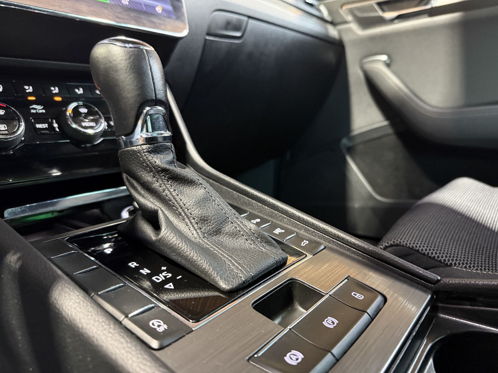 Fahrzeugabbildung SKODA Superb Combi Style TDI DSG *Navi*ACC*Virtual*AHK
