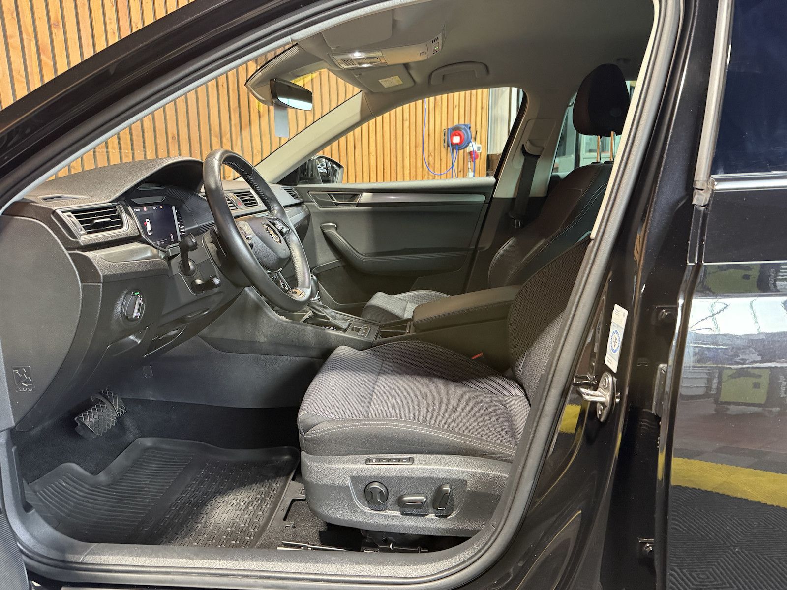 Fahrzeugabbildung SKODA Superb Combi Style TDI DSG *Navi*ACC*Virtual*AHK