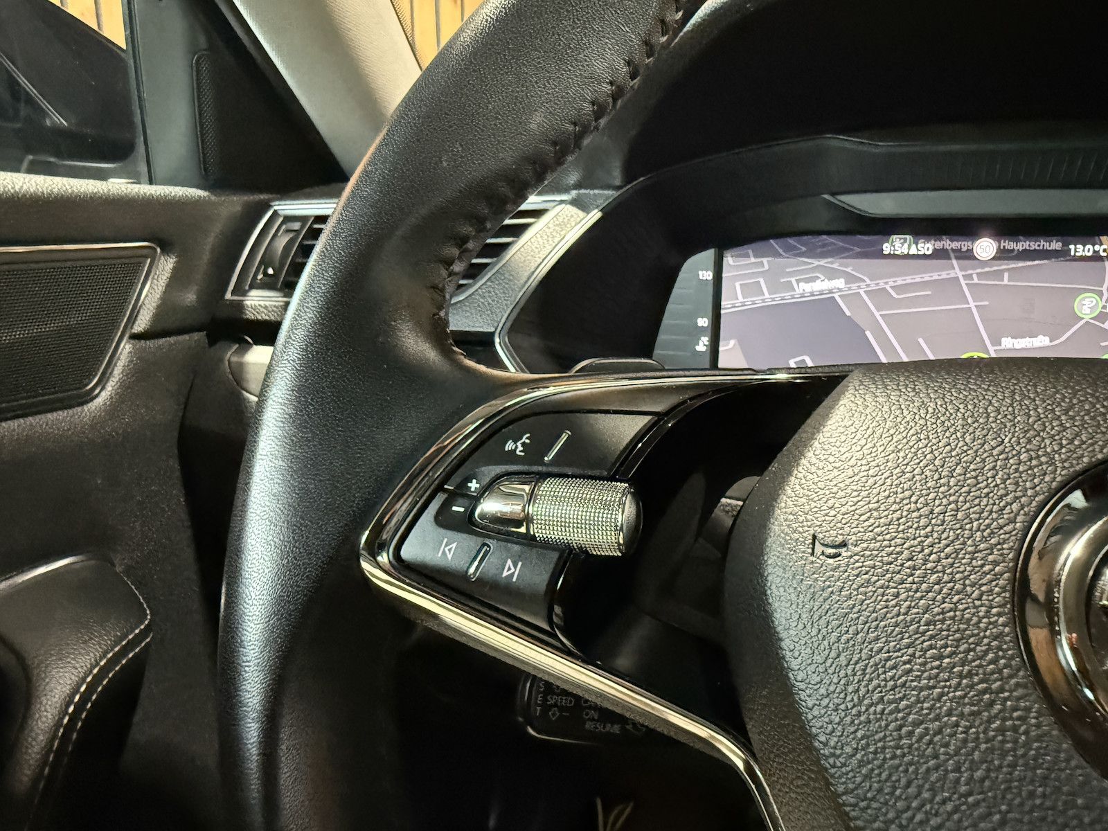 Fahrzeugabbildung SKODA Superb Combi Style TDI DSG *Navi*ACC*Virtual*AHK