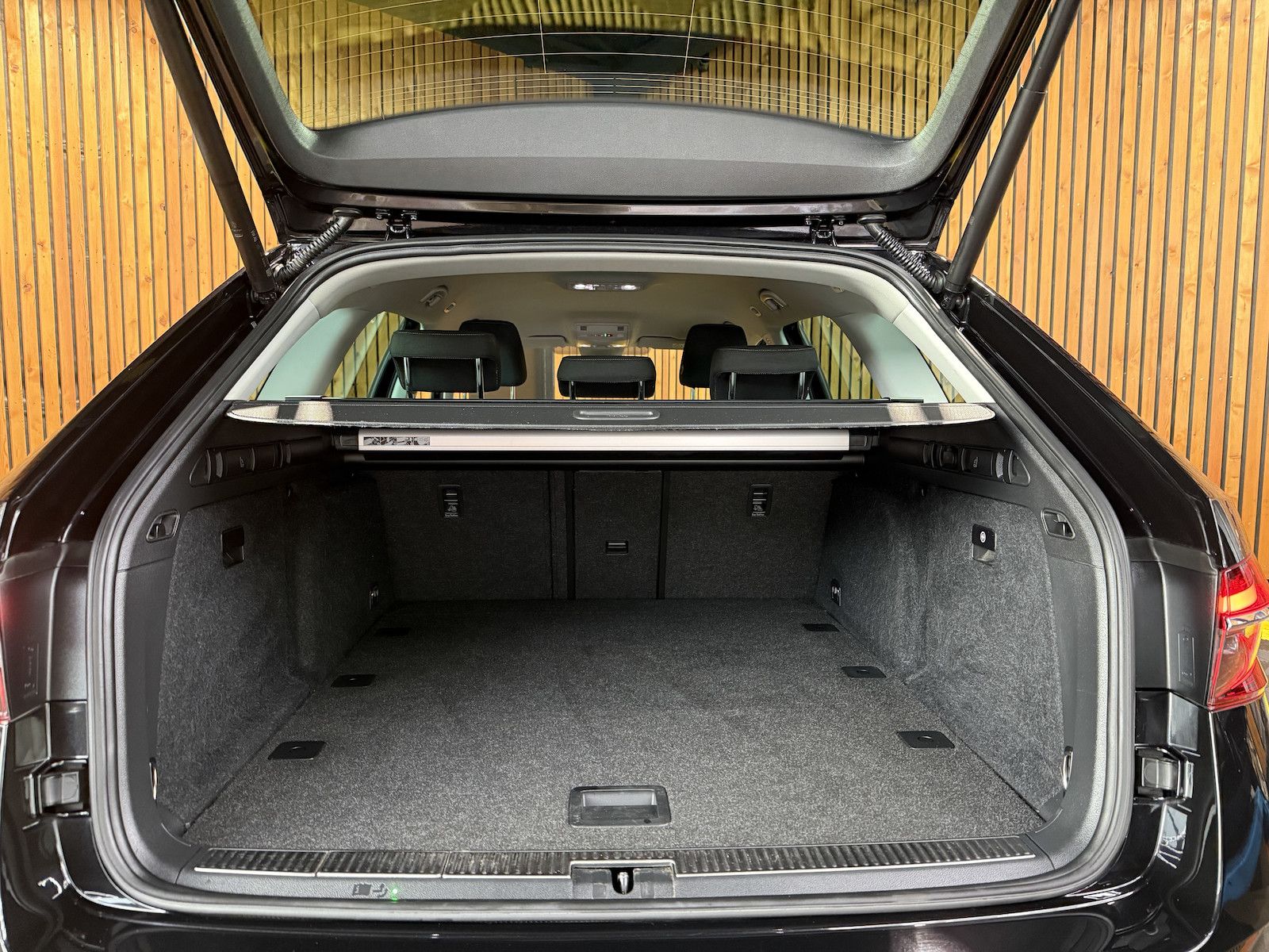 Fahrzeugabbildung SKODA Superb Combi Style TDI DSG *Navi*ACC*Virtual*AHK