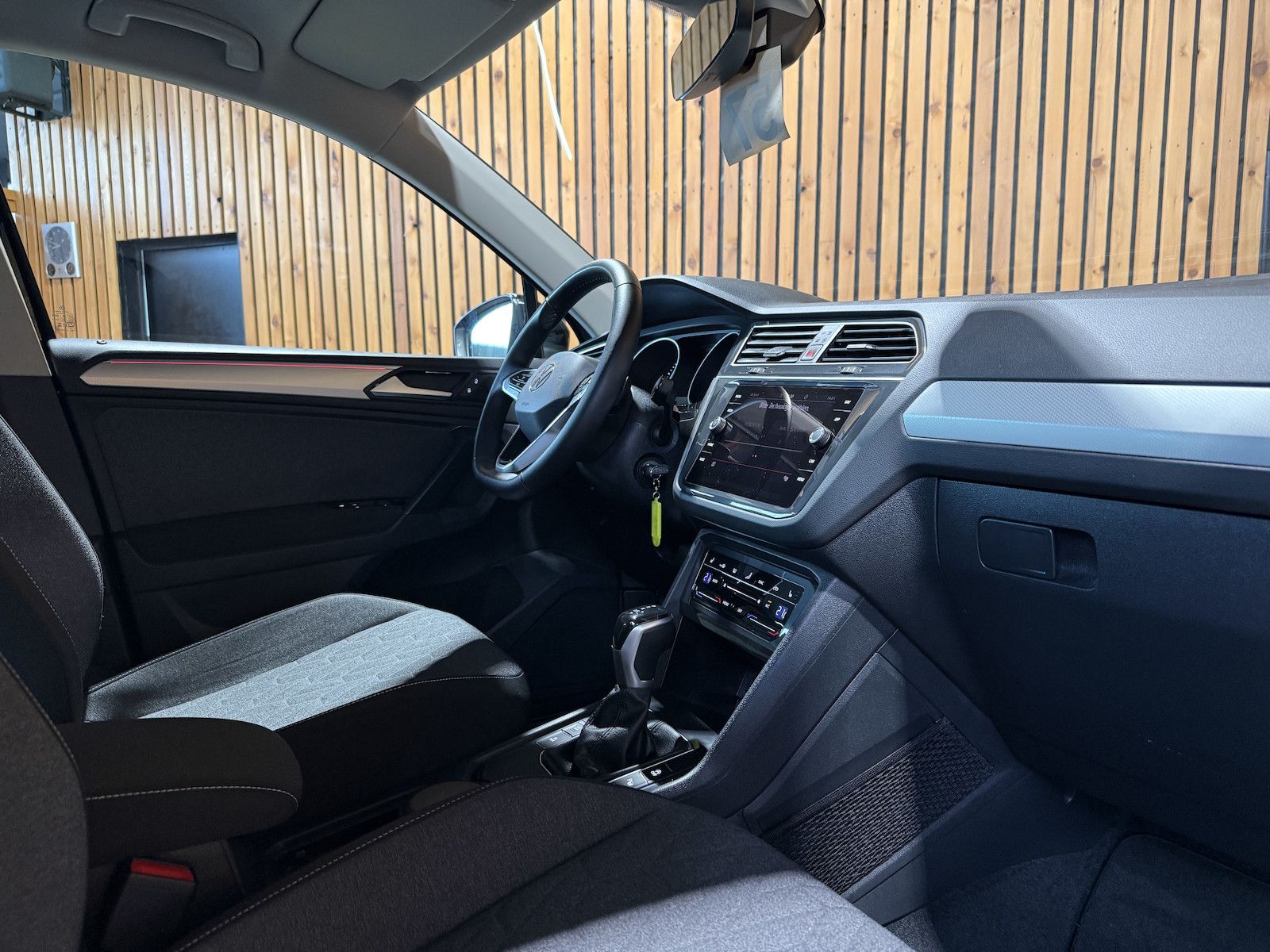 Fahrzeugabbildung Volkswagen Tiguan 1,5 TSI Move DSG *Navi*ACC*Kam*LED*App*