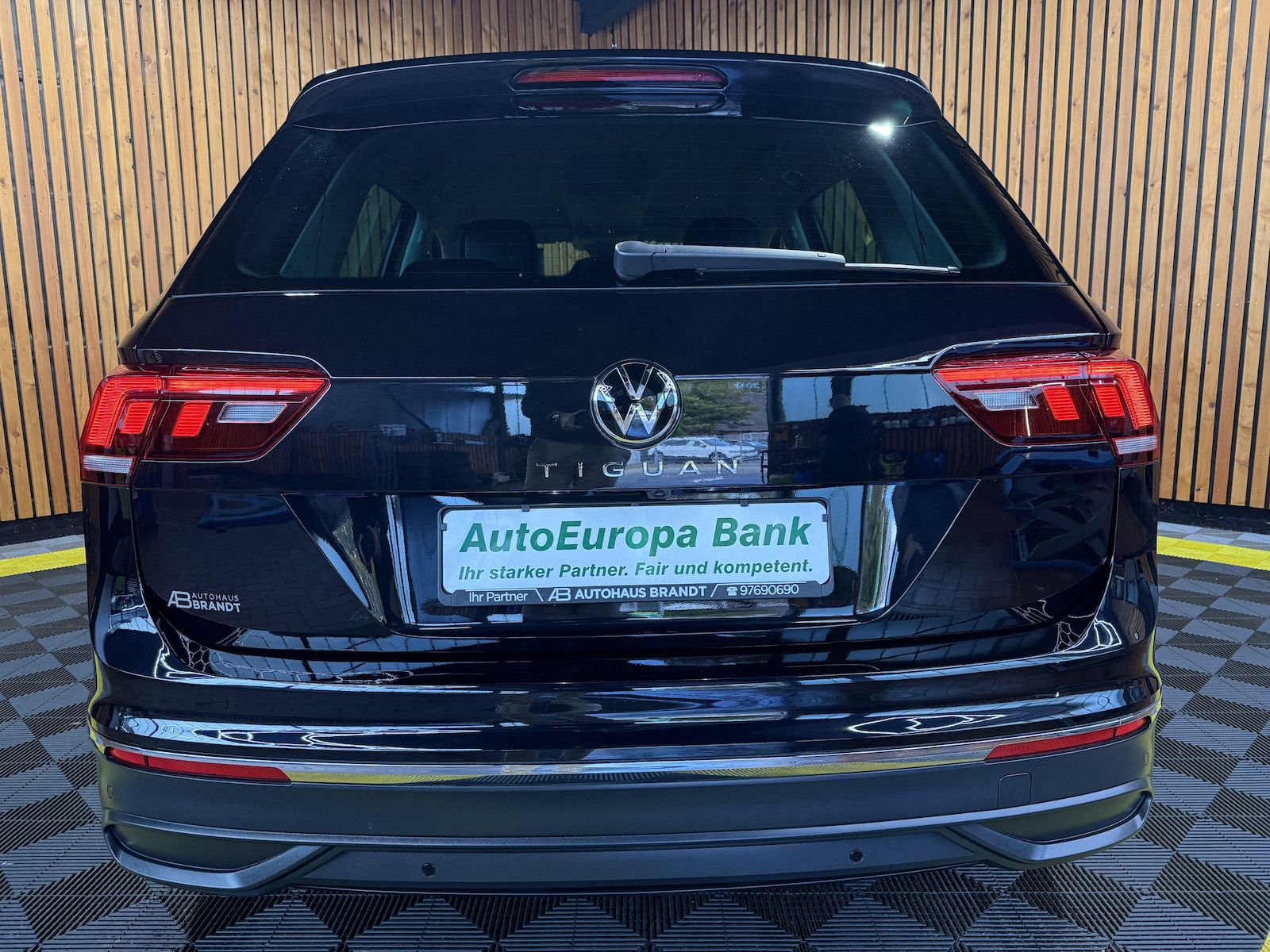 Fahrzeugabbildung Volkswagen Tiguan 1,5 TSI Move DSG *Navi*ACC*Kam*LED*App*