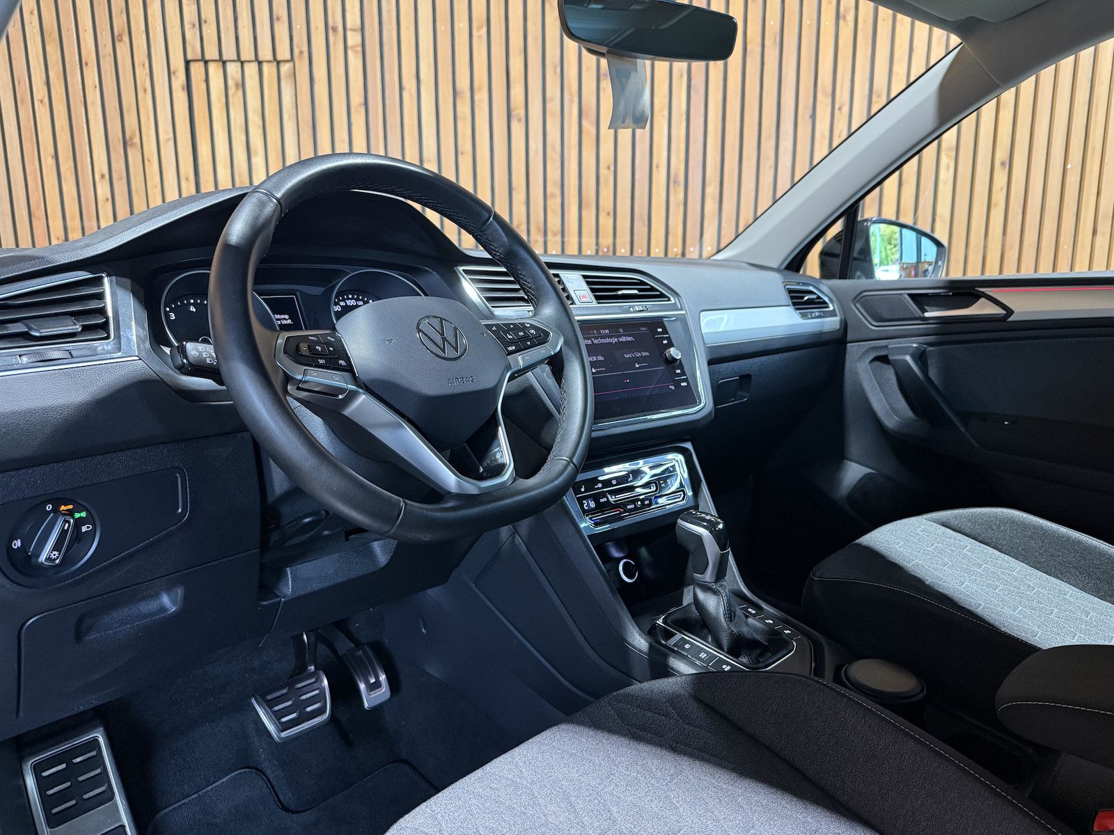 Fahrzeugabbildung Volkswagen Tiguan 1,5 TSI Move DSG *Navi*ACC*Kam*LED*App*