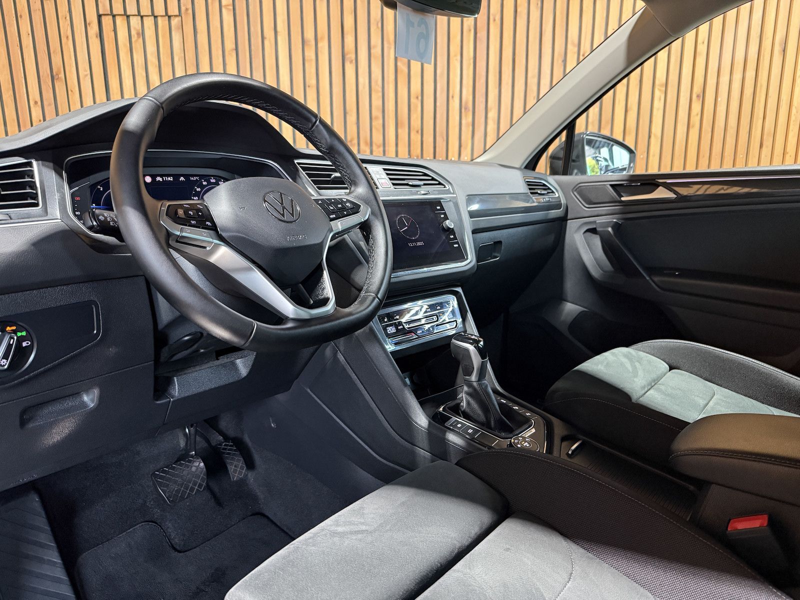 Fahrzeugabbildung Volkswagen Tiguan 2,0 TDI 4M DSG *Navi*Kam*AHK*StandHz*Virt