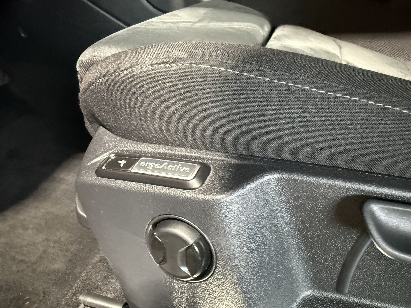 Fahrzeugabbildung Volkswagen Tiguan 2,0 TDI 4M DSG *Navi*Kam*AHK*StandHz*Virt