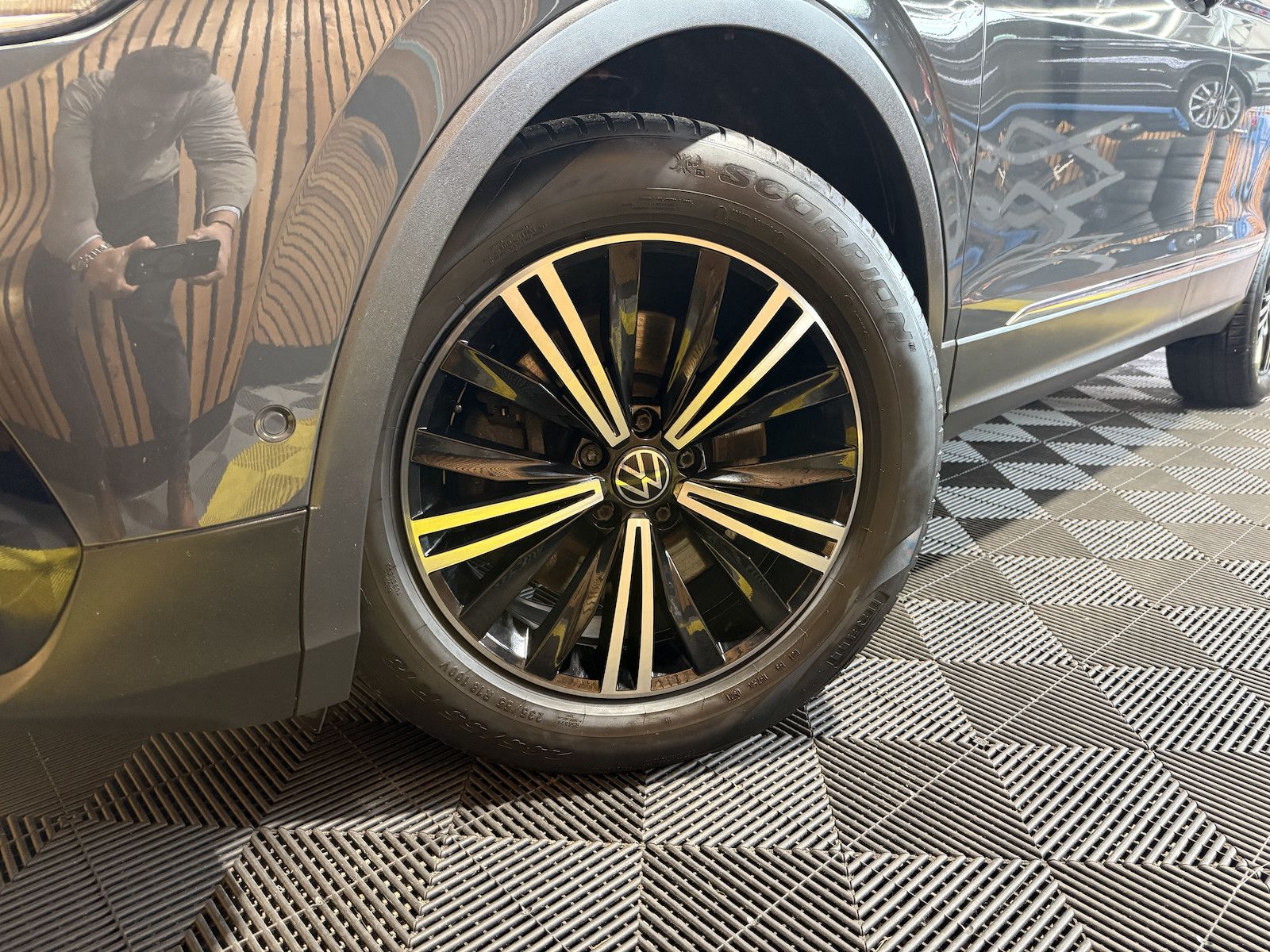 Fahrzeugabbildung Volkswagen Tiguan 2,0 TDI 4M DSG *Navi*Kam*AHK*StandHz*Virt