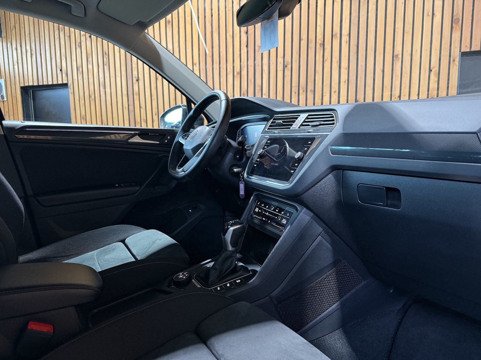 Fahrzeugabbildung Volkswagen Tiguan 2,0 TDI 4M DSG *Navi*Kam*AHK*StandHz*Virt