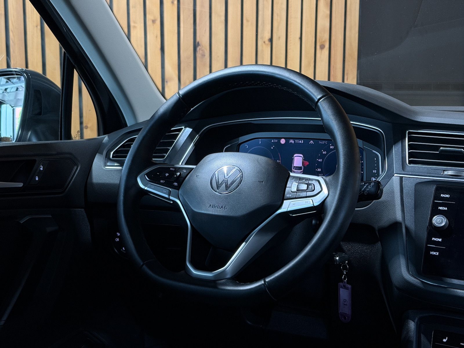 Fahrzeugabbildung Volkswagen Tiguan 2,0 TDI 4M DSG *Navi*Kam*AHK*StandHz*Virt