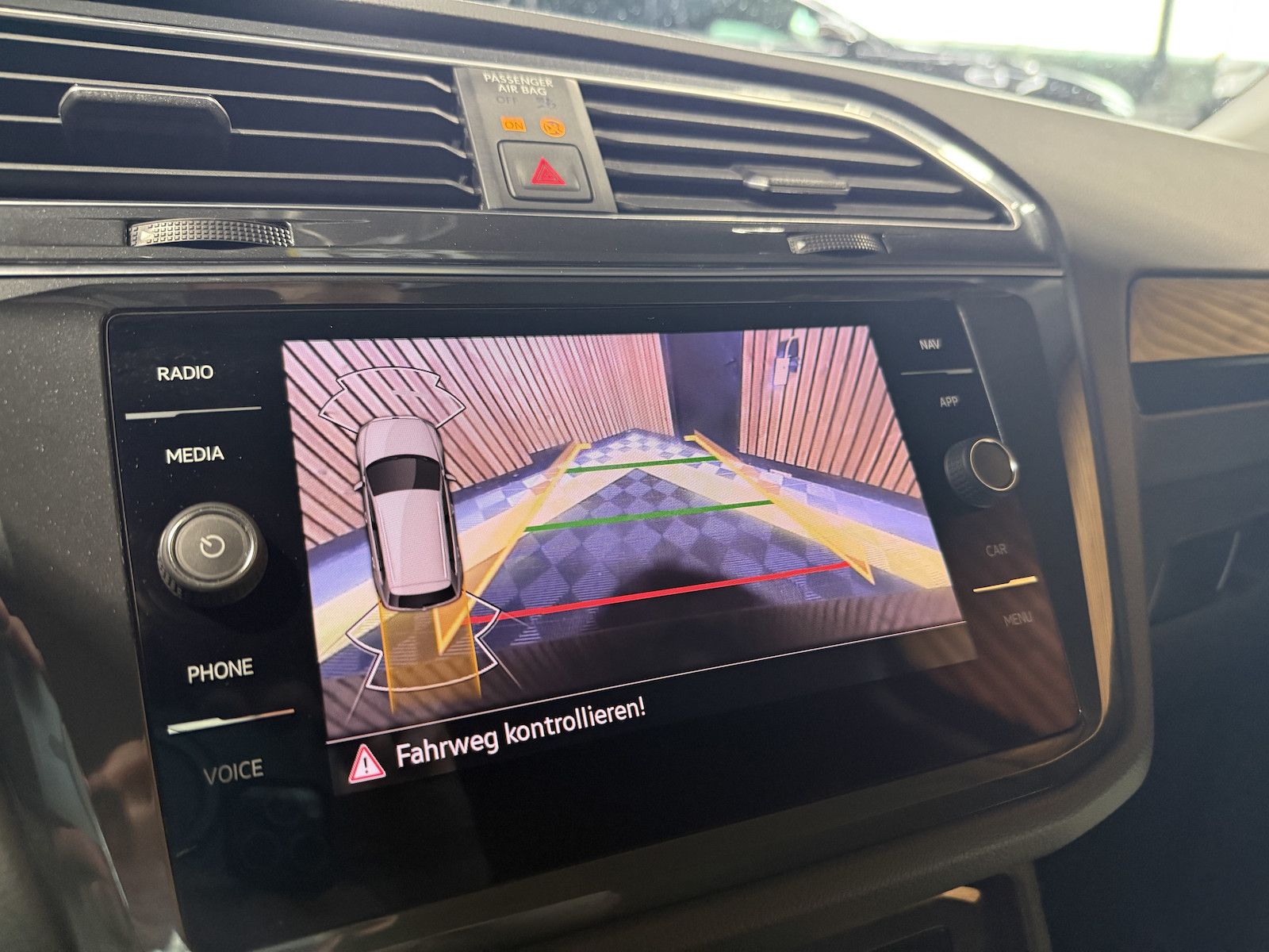 Fahrzeugabbildung Volkswagen Tiguan 2,0 TDI 4M DSG *Navi*Kam*AHK*StandHz*Virt