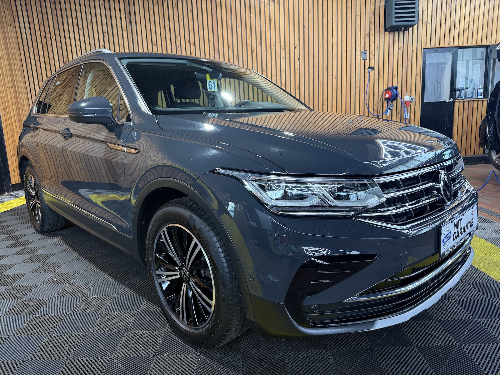 Fahrzeugabbildung Volkswagen Tiguan 2,0 TDI 4M DSG *Navi*Kam*AHK*StandHz*Virt