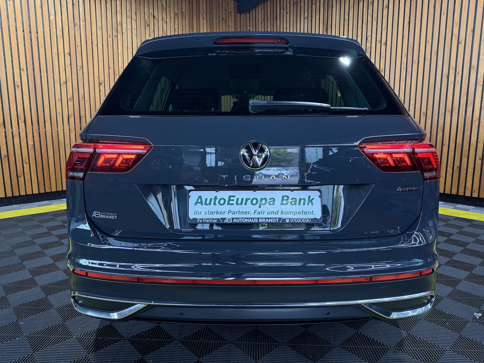 Fahrzeugabbildung Volkswagen Tiguan 2,0 TDI 4M DSG *Navi*Kam*AHK*StandHz*Virt