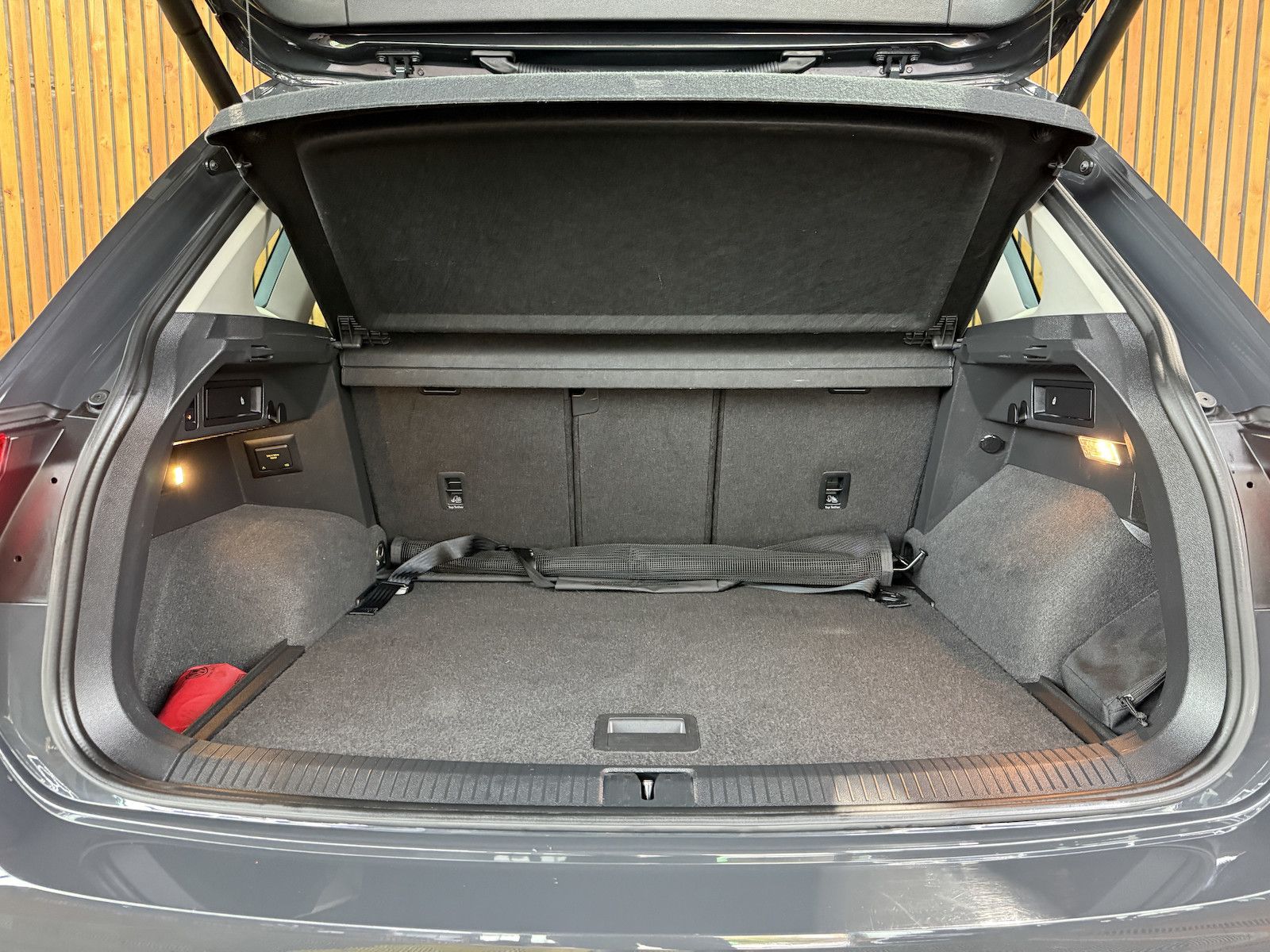 Fahrzeugabbildung Volkswagen Tiguan 2,0 TDI 4M DSG *Navi*Kam*AHK*StandHz*Virt