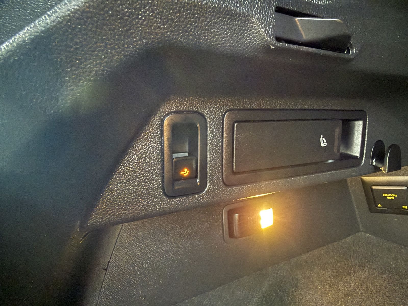 Fahrzeugabbildung Volkswagen Tiguan 2,0 TDI 4M DSG *Navi*Kam*AHK*StandHz*Virt