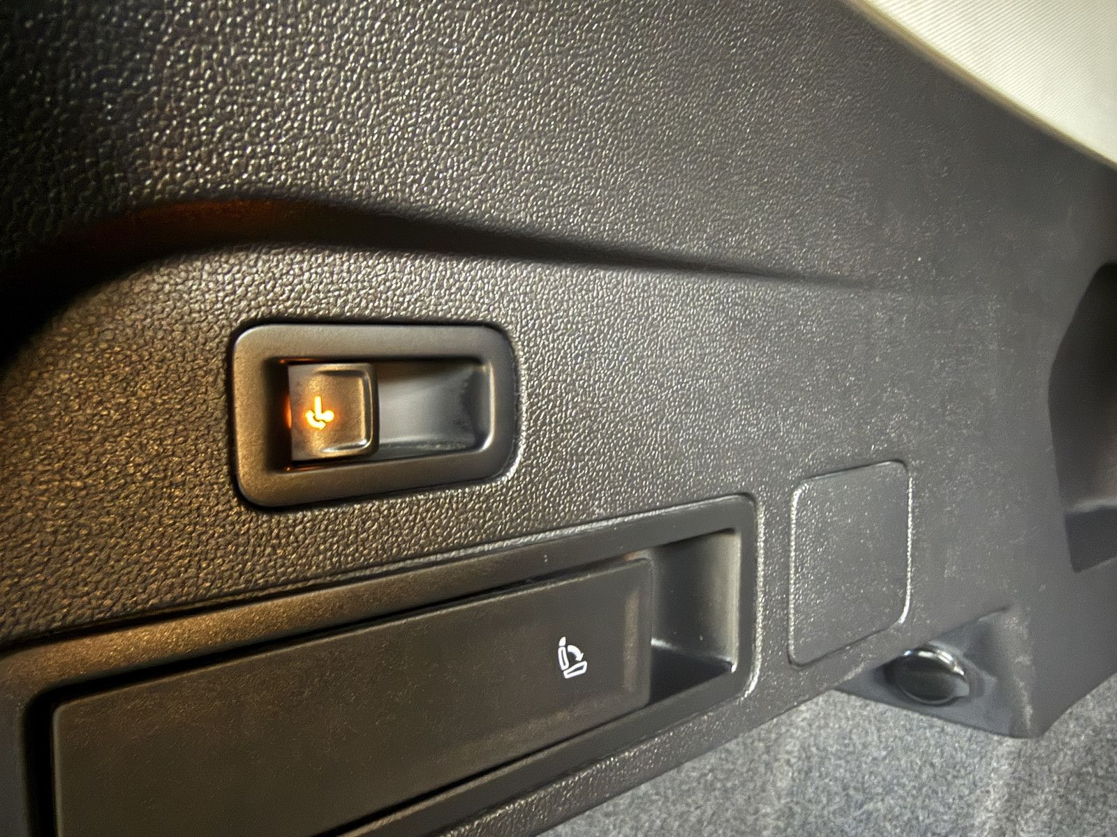 Fahrzeugabbildung Volkswagen Tiguan Allspace 2,0 TDI 4M DSG Navi*Kam*AHK*Head