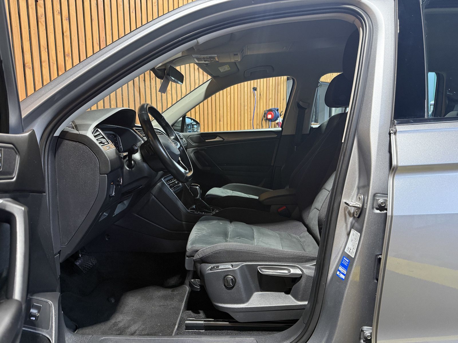 Fahrzeugabbildung Volkswagen Tiguan Allspace 2,0 TDI 4M DSG Navi*Kam*AHK*Head