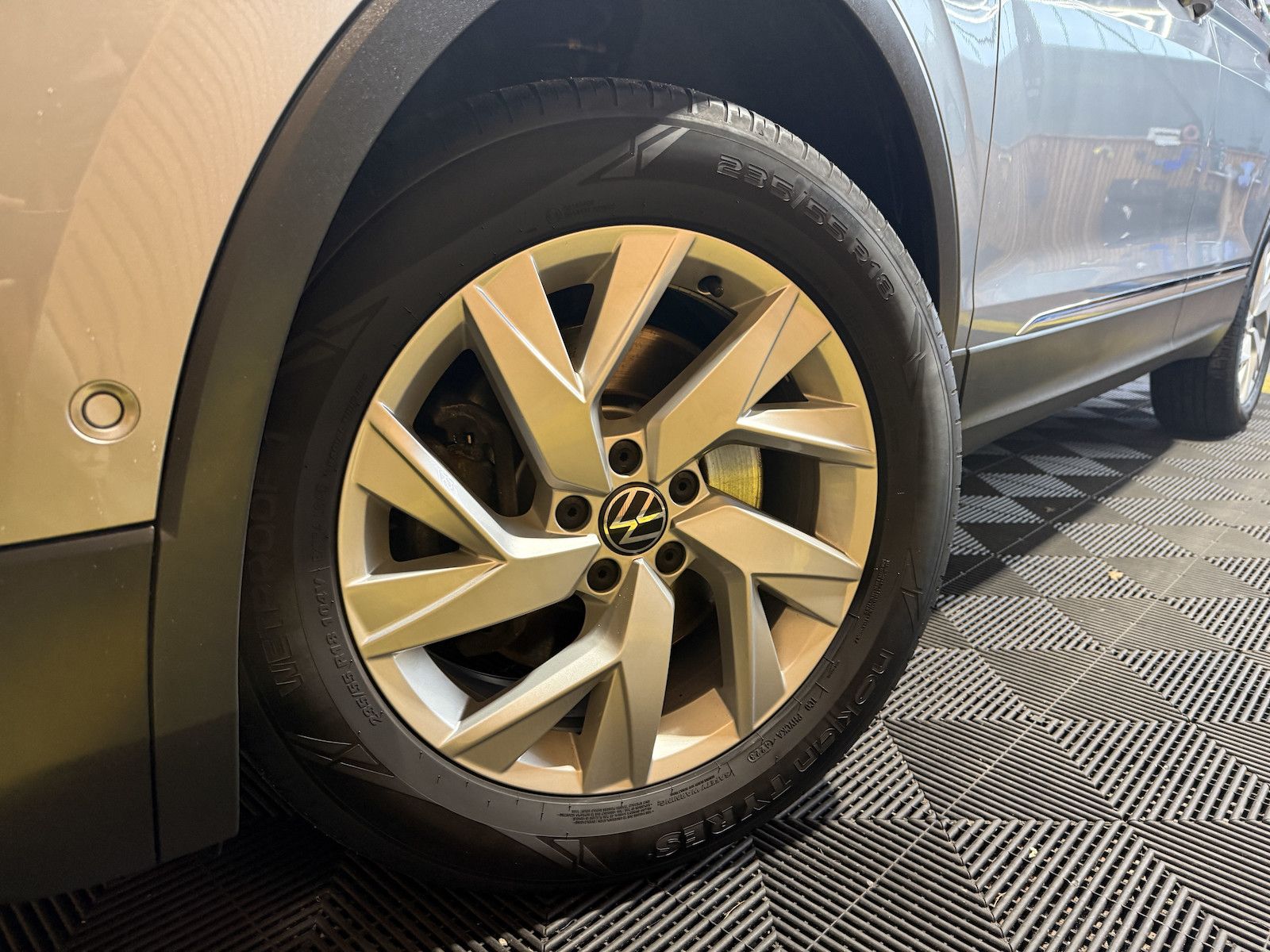 Fahrzeugabbildung Volkswagen Tiguan Allspace 2,0 TDI 4M DSG Navi*Kam*AHK*Head