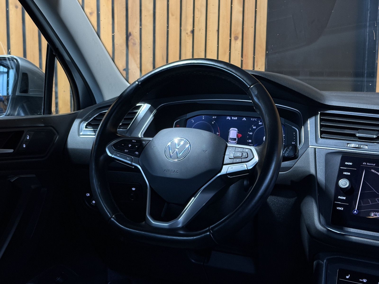 Fahrzeugabbildung Volkswagen Tiguan Allspace 2,0 TDI 4M DSG Navi*Kam*AHK*Head