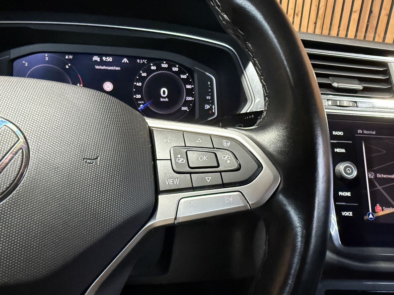 Fahrzeugabbildung Volkswagen Tiguan Allspace 2,0 TDI 4M DSG Navi*Kam*AHK*Head