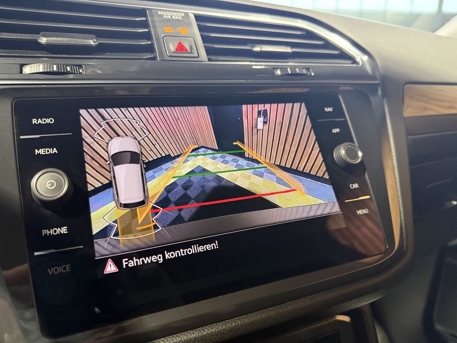 Fahrzeugabbildung Volkswagen Tiguan Allspace 2,0 TDI 4M DSG Navi*Kam*AHK*Head