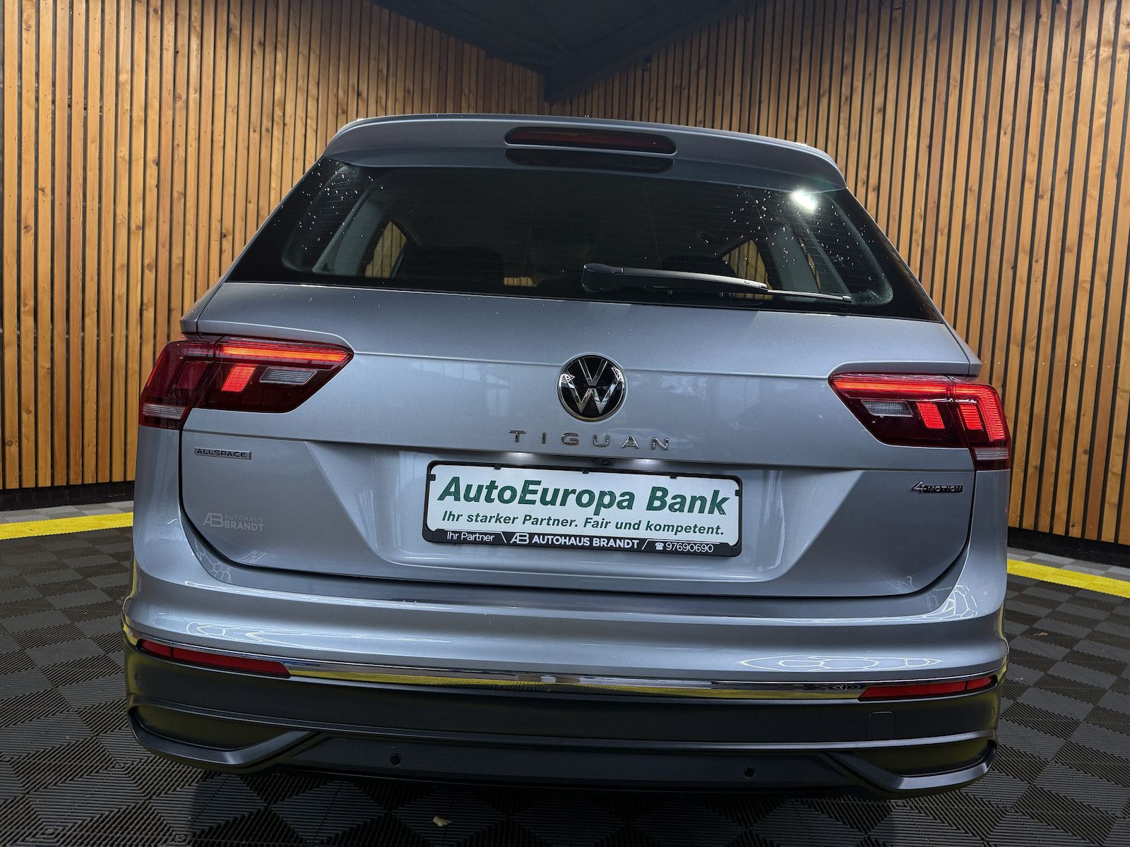 Fahrzeugabbildung Volkswagen Tiguan Allspace 2,0 TDI 4M DSG Navi*Kam*AHK*Head