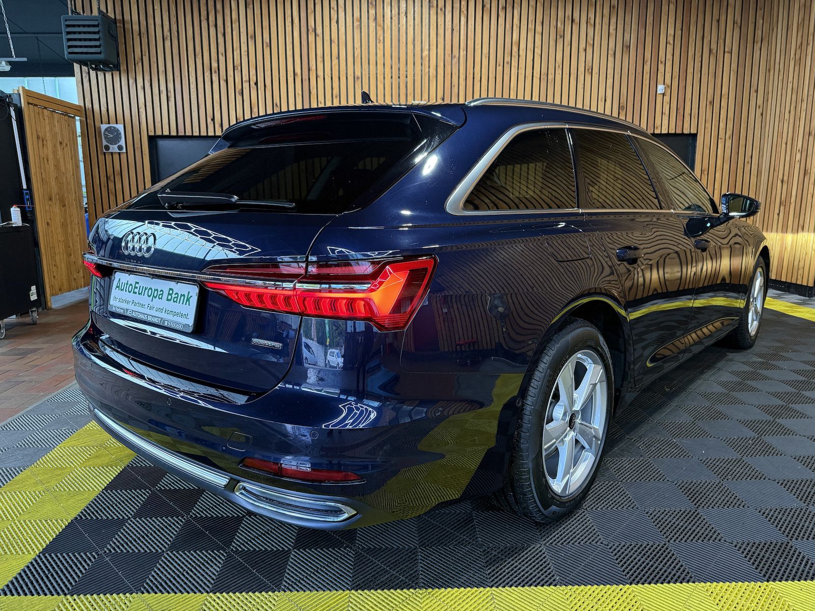 Fahrzeugabbildung Audi A6 Avant 2,0 TDI qu. *Navi*Matrix*AHK*Head*360°*