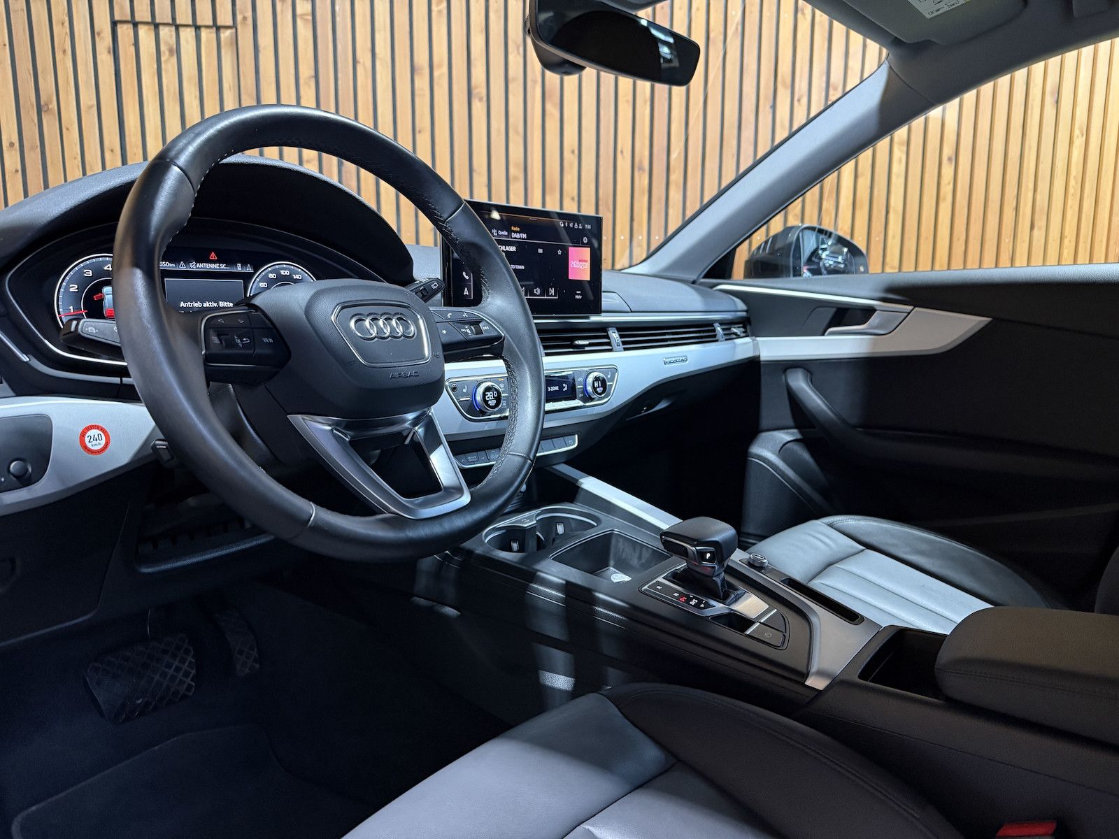 Fahrzeugabbildung Audi A4 Avant adv. 40 TFSI Aut Navi*Kam*ACC*LED*Leder