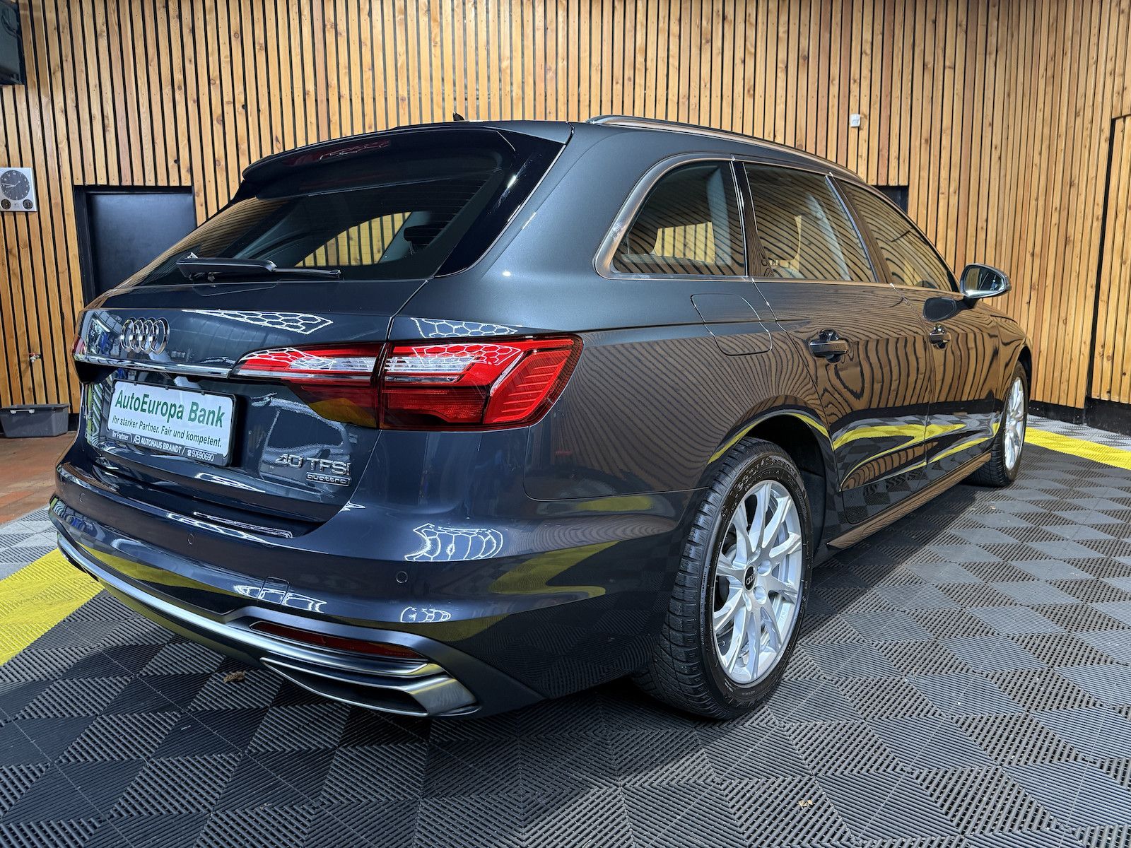 Fahrzeugabbildung Audi A4 Avant adv. 40 TFSI Aut Navi*Kam*ACC*LED*Leder