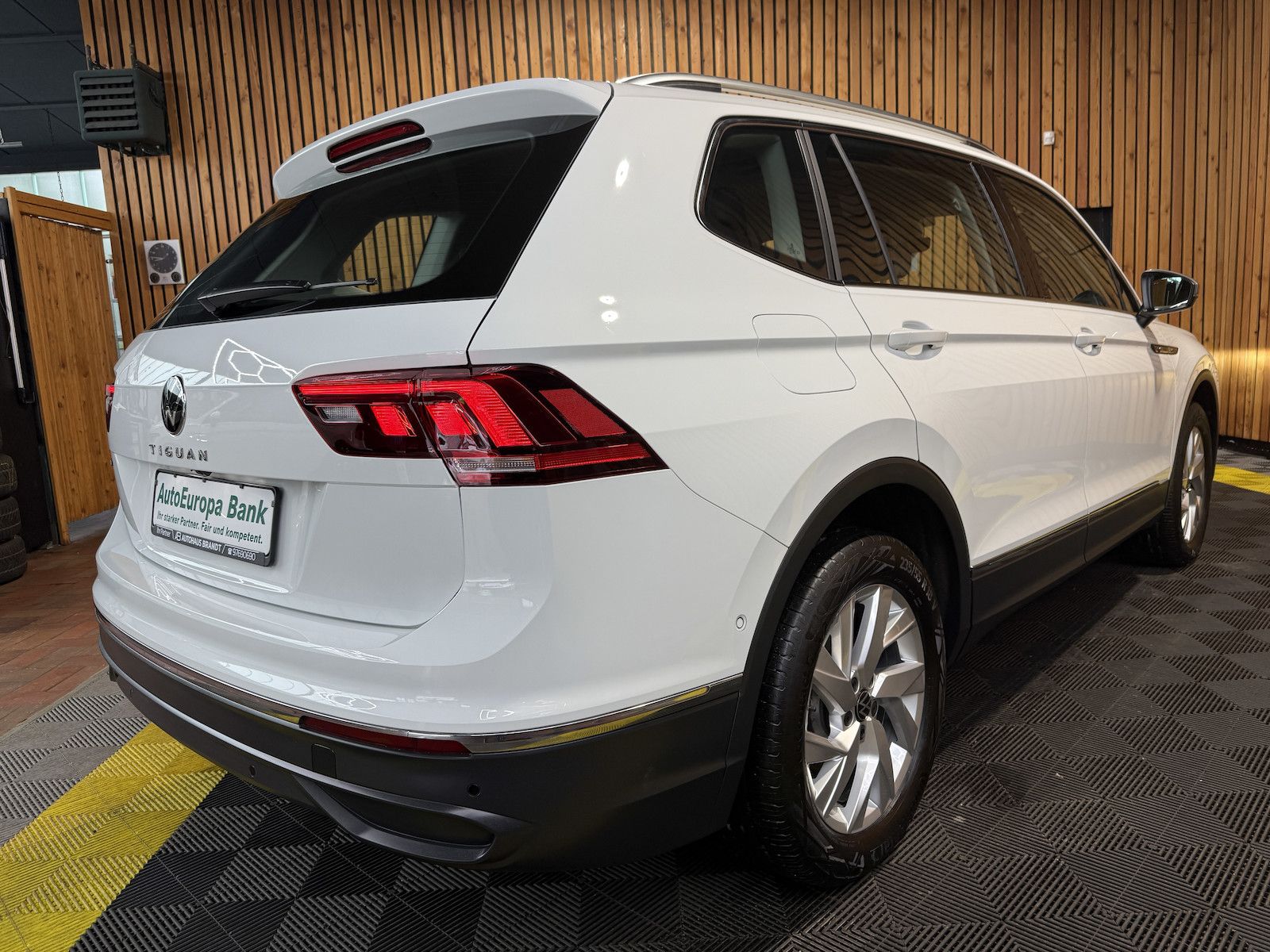 Fahrzeugabbildung Volkswagen Tiguan Allspace 2,0 TDI DSG *Navi*Kam*LED*Head*