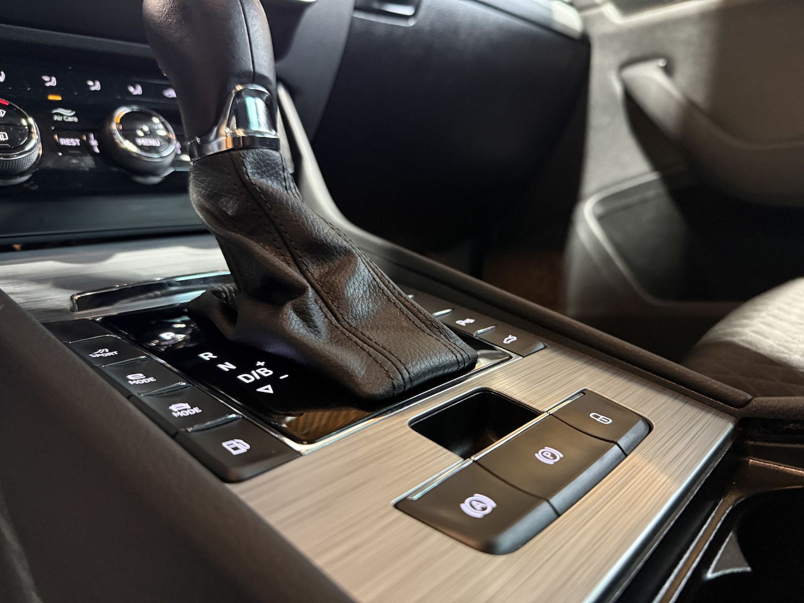 Fahrzeugabbildung SKODA Superb Combi TSI iV DSG *Navi*Virt*Kam*Kessy*DCC