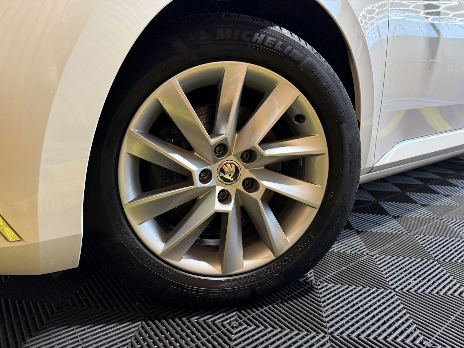 Fahrzeugabbildung SKODA Superb Combi TSI iV DSG *Navi*Virt*Kam*Kessy*DCC