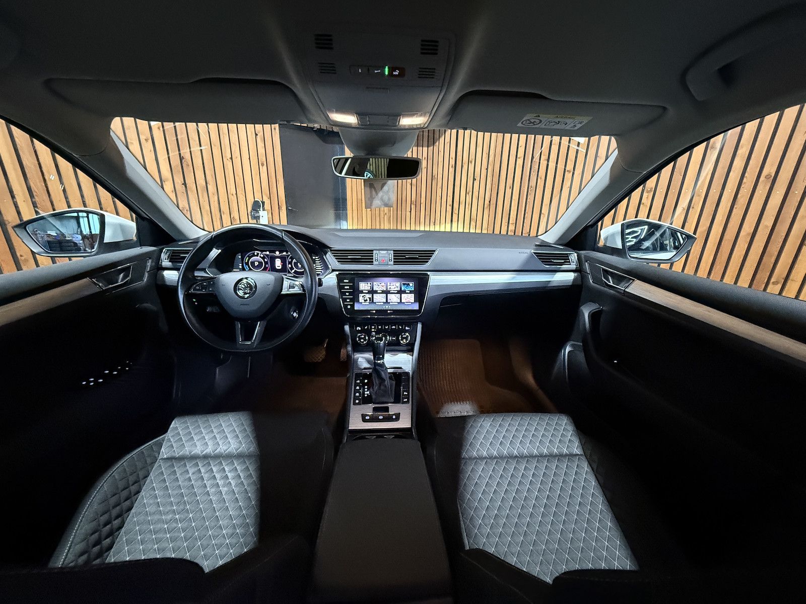 Fahrzeugabbildung SKODA Superb Combi TSI iV DSG *Navi*Virt*Kam*Kessy*DCC