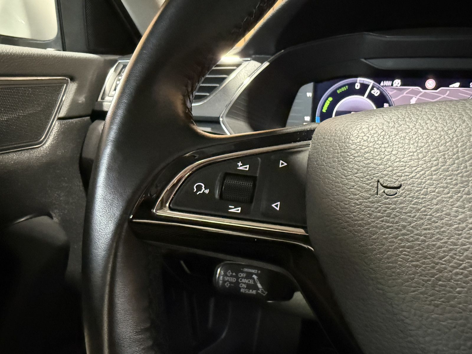 Fahrzeugabbildung SKODA Superb Combi TSI iV DSG *Navi*Virt*Kam*Kessy*DCC