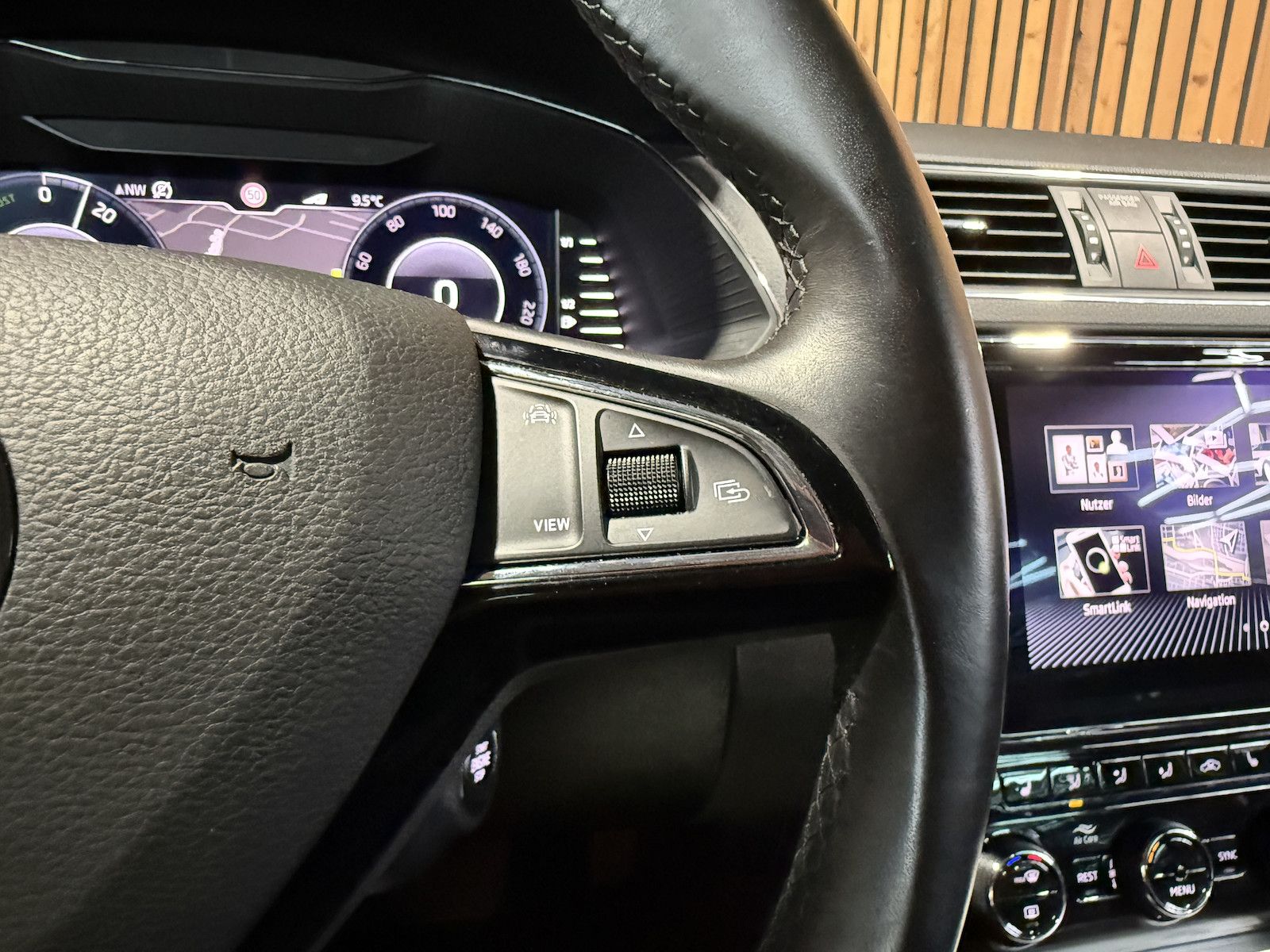 Fahrzeugabbildung SKODA Superb Combi TSI iV DSG *Navi*Virt*Kam*Kessy*DCC