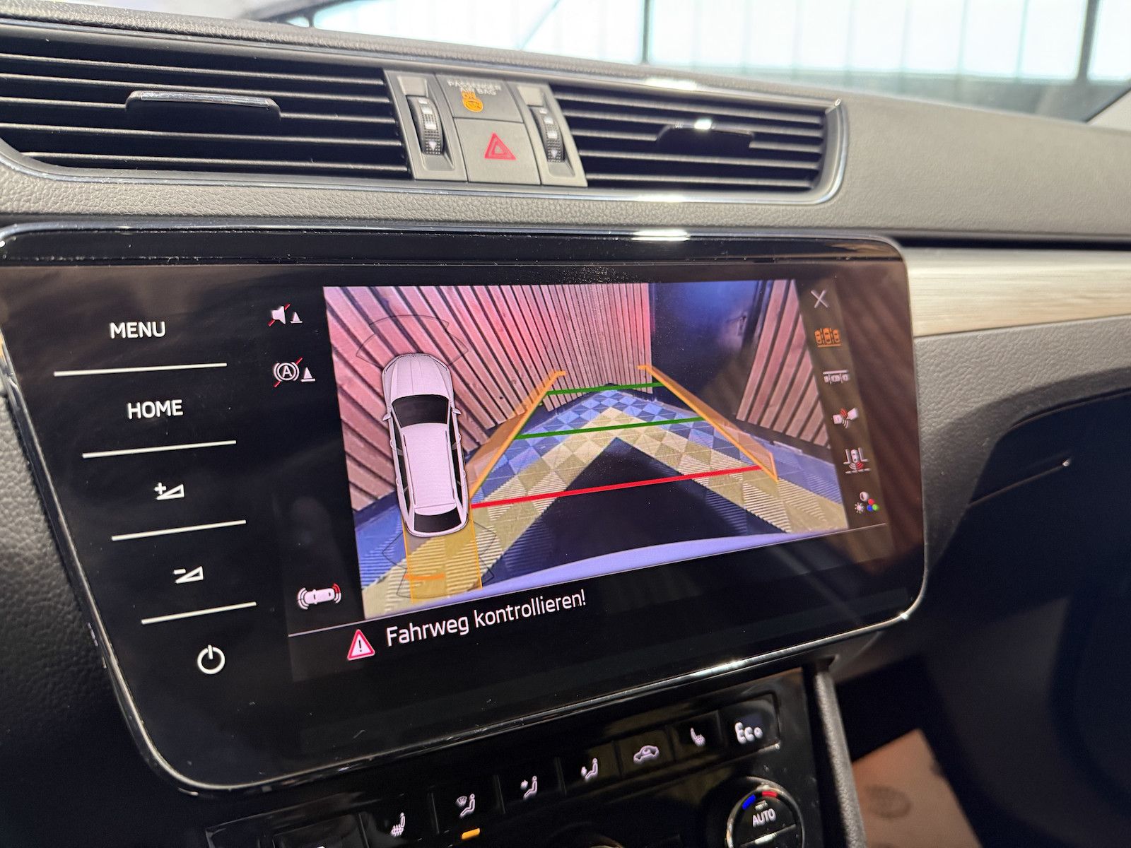 Fahrzeugabbildung SKODA Superb Combi TSI iV DSG *Navi*Virt*Kam*Kessy*DCC