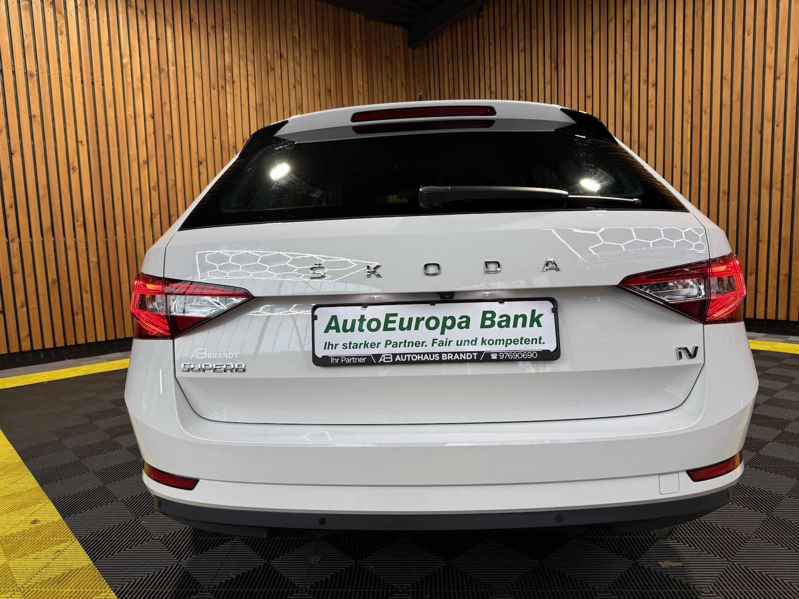 Fahrzeugabbildung SKODA Superb Combi TSI iV DSG *Navi*Virt*Kam*Kessy*DCC