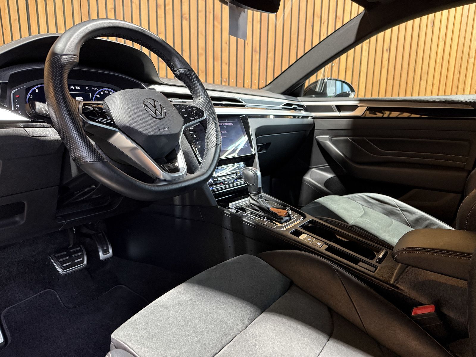 Fahrzeugabbildung Volkswagen Arteon SB. 2,0 TSI R-Line*Navi*Kam*Virtual*Keyl.