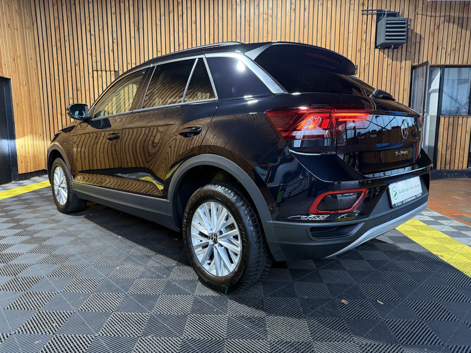 Fahrzeugabbildung Volkswagen T-Roc 1,5 TSI Life DSG *LED*Kam*Virtual*App*ACC*