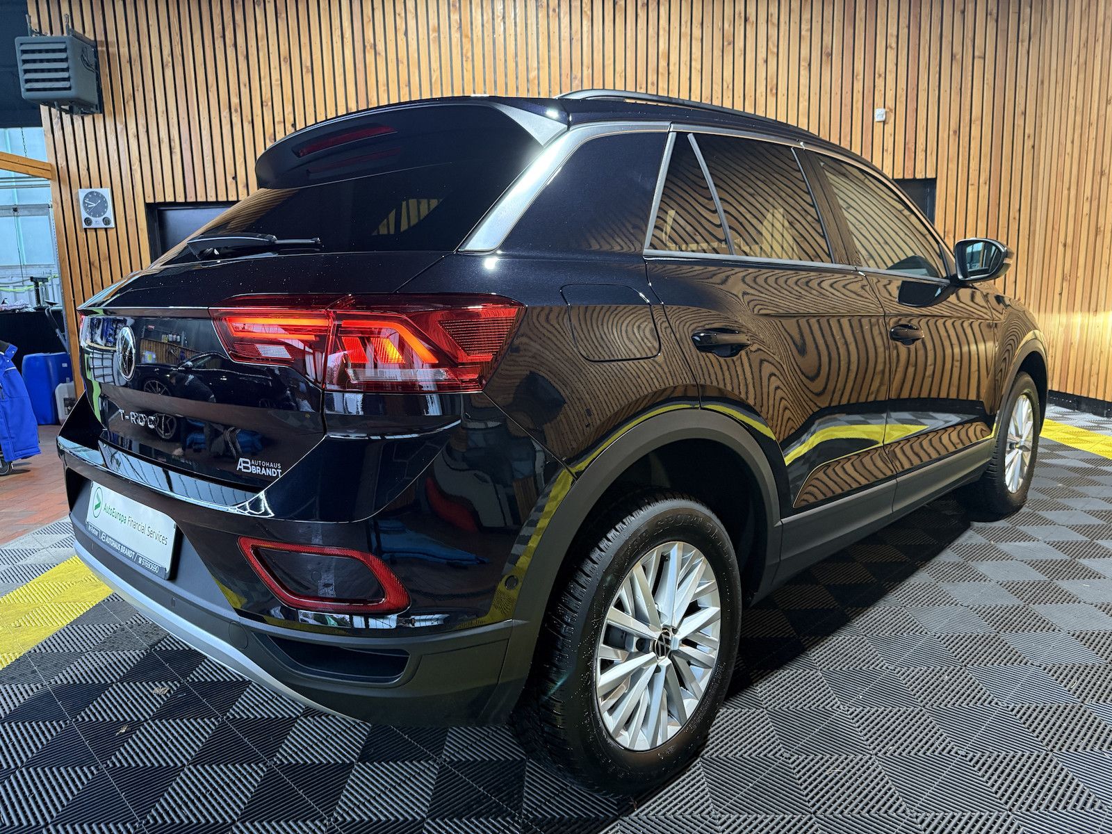 Fahrzeugabbildung Volkswagen T-Roc 1,5 TSI Life DSG *LED*Kam*Virtual*App*ACC*