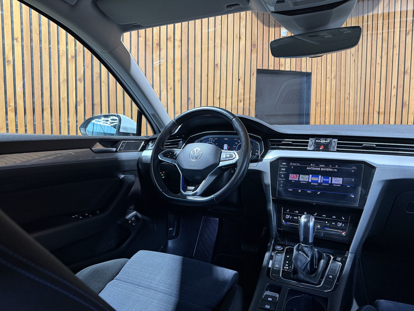 Fahrzeugabbildung Volkswagen Passat Variant GTE DSG *Navi*Kam*AHK*Virtual*ACC